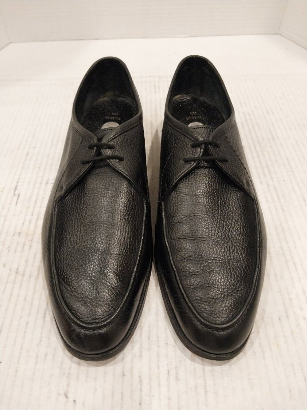 BALLY men's size 11 D black pebbled leather Derby.